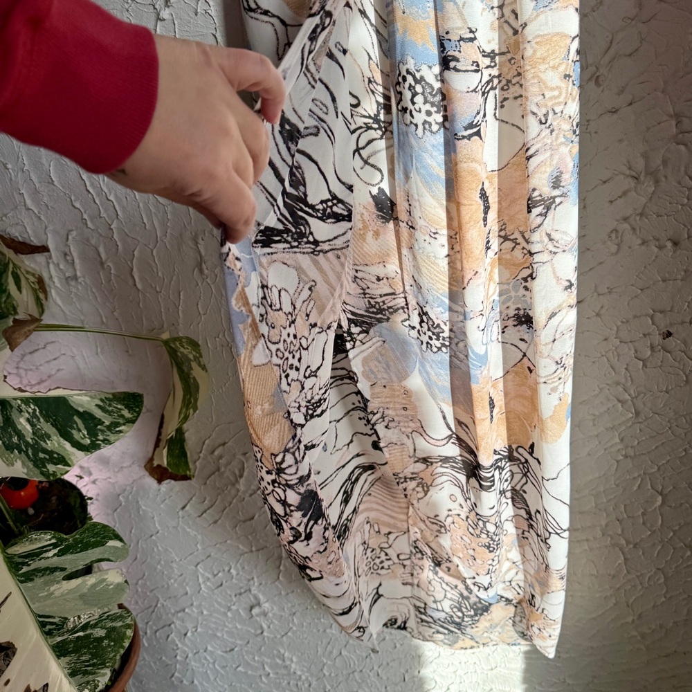 Elliatt Pastel Abstract Midi Dress - Picture 4 of 9